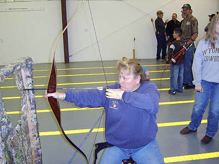 2005 Traditional Shoot Evy Thompson takes aim
                    with her last arrow
